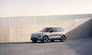 Volvo EX90 modelového roku 2026 přináší změny: Sotva se začalo prodávat, už bylo modernizováno
