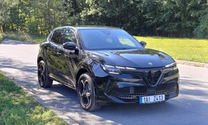Recenze & testy: Alfa Romeo Junior: Spíše stylovka než sporťák