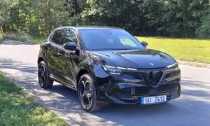 Recenze & testy: Alfa Romeo Junior: Spíše stylovka než sporťák
