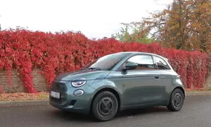 Recenze & testy: Tři a půl metru sladké Itálie. Fiat 500e Giorgio Armani nepotřebuje rozum ani logiku