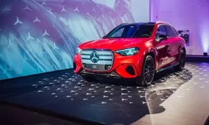 Mercedes-Benz GLC EQ: Na trh míří s metrovým displejem a 162 hvězdami nad hlavou
