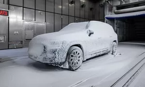Mercedes-Benz již pilně testuje své nové GLB. Díky efektivnímu tepelnému čerpadlu a pokrokové střeše už vám v něm nikdy nebude ani zima, ani horko
