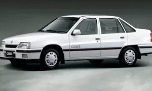 Retro okénko Petra Přikryla: Nejdražším autem v Mototechně byl „závodník“ Daewoo Racer 