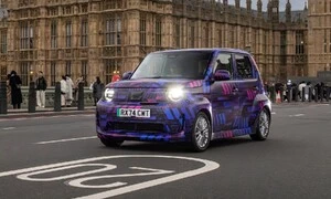 Novinky: Falešné řazení, šílený bodykit, a extrémně kompaktní rozměry. Elektrická Honda Super-ONE míří do Evropy