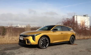 Recenze & testy: SUV? Díky, nechci. Kia K4 vrací do hry hatchback se spalovacím motorem a lidskou cenovkou