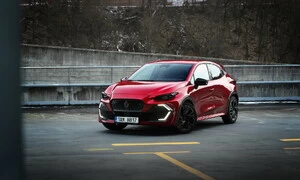 Recenze & testy: Renault Clio 1.8 E-Tech Esprit Alpine: Malý hatchback v novém hávu, který se snaží jet ve stopách svých předchůdců