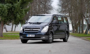 Ojetý Hyundai H-1: Má proti tradičnímu Transporteru šanci? Nečekaně jednoduchá volba
