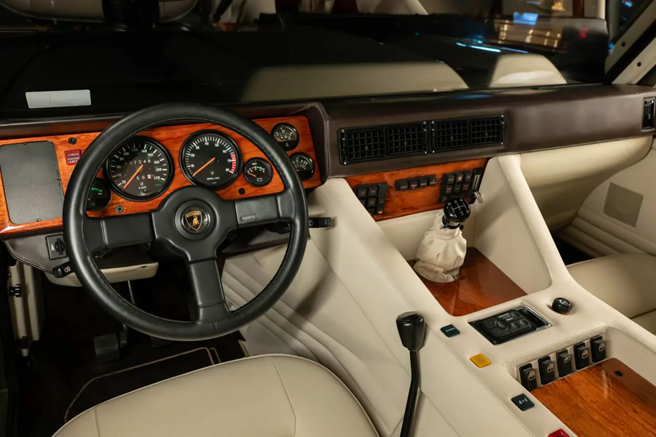 Lamborghini LM002 | Foto: RM Sotheby’s