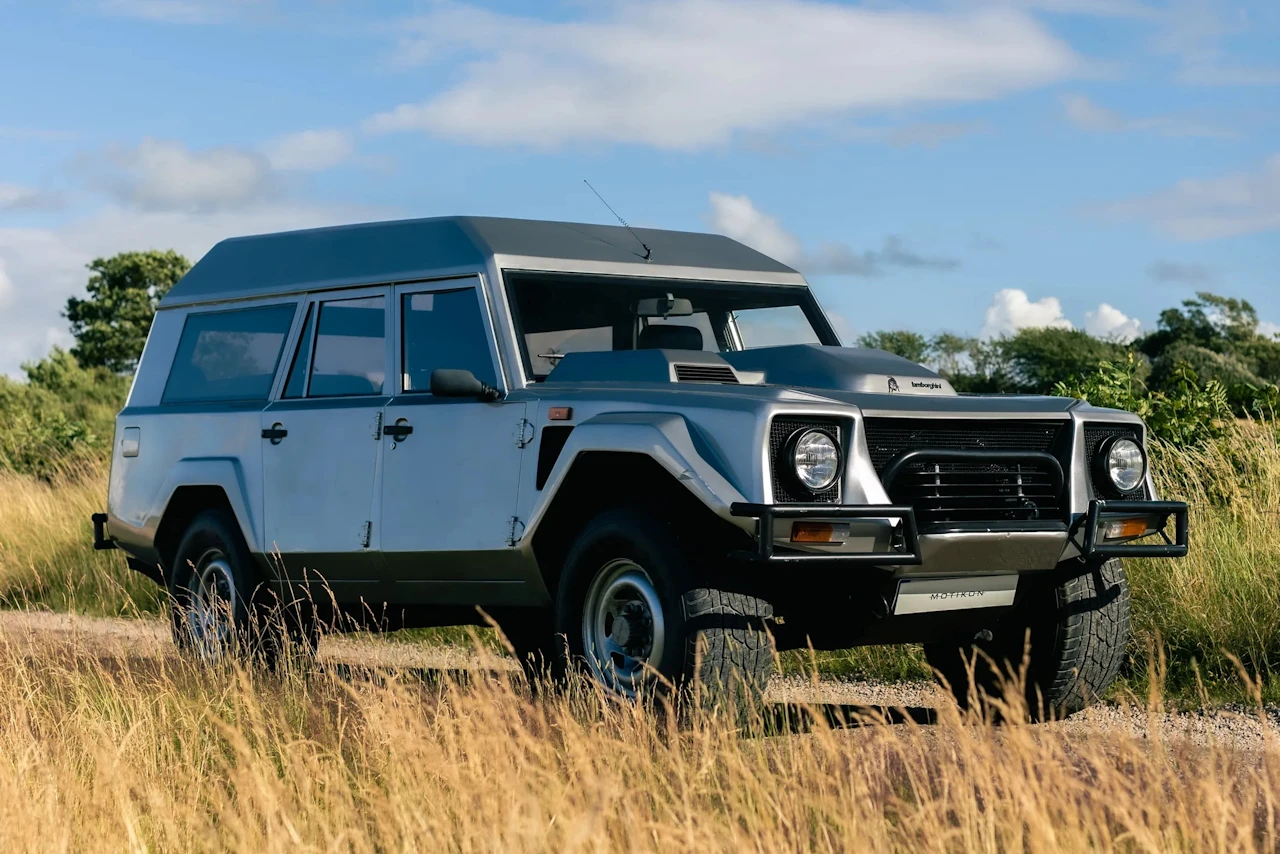 Lamborghini LM002 Wagon | Foto: SBX Cars