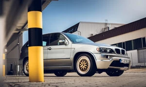 BMW X5 V12 Le Mans: Šílený prototyp s motorem ze závodního speciálu předznamenal příchod supersportovních SUV