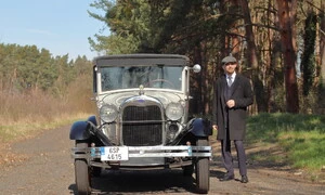 Smekám před každým, kdo udržuje stoleté auto v provozu, říká ředitel závodu Zbraslav-Jíloviště