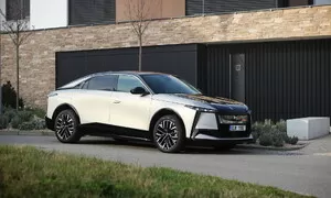 Recenze & testy: Tohle není normální auto. DS N°8 působí jako pojízdný Louvre, ale není pro každého