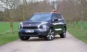 Recenze & testy: Mitsubishi Outlander PHEV: Jediný pravý diamant v Evropě umí zapůsobit, ale bez chyb není