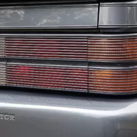 Holden HDT Director: Supersedan od legendy motorsportu, který zničila víra v sílu krystalů