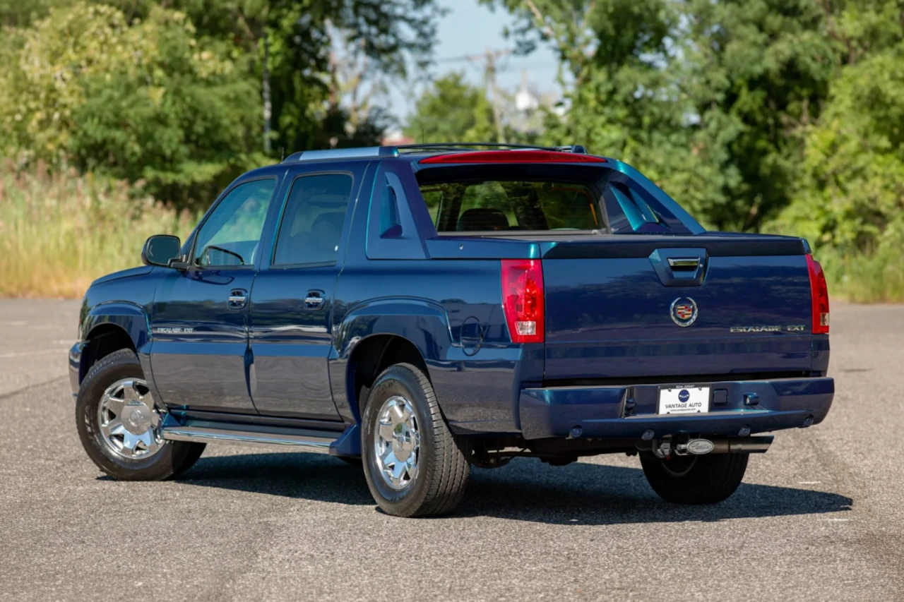 Cadillac Escalade EXT | Foto: Bring a Trailer