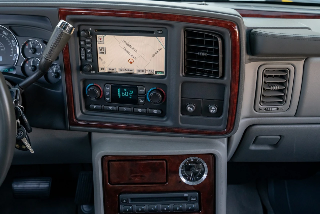 Cadillac Escalade EXT | Foto: Bring a Trailer