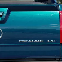 Cadillac Escalade EXT | Foto: Bring a Trailer