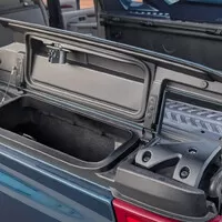 Cadillac Escalade EXT | Foto: Bring a Trailer