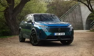 Recenze & testy: Peugeot 3008 PHEV 195: Vizuálně stylovější, původní zaměření zůstává