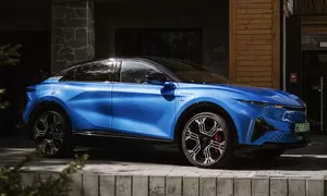 Pro puristy těžko stravitelné Alpine. Nová A390 však ukazuje mimořádně schopný podvozek