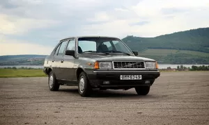 Bazarový snílek, Historie, Recenze & testy: Volvo 360 GLS: Tuzexová specialita, která vznikla díky holandskému DAFu