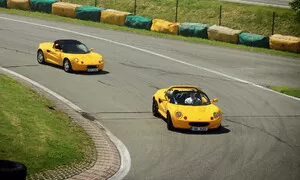 Trackday: Lancer Evo, Lotusy i Citroën C3, který překvapil. Takový byl letošní první Autíčkářův Trackday