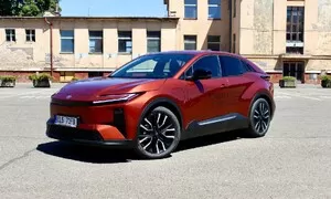 Novinky, Recenze & testy: Toyota C-HR+: Dospělejší buldoček pro ty z vás, kteří mají rádi styl i trochu místa