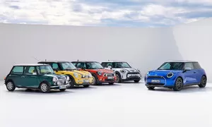 Historie: 25 let Mini pod křídly BMW: Malý poklad a jeho kontroverzní růst
