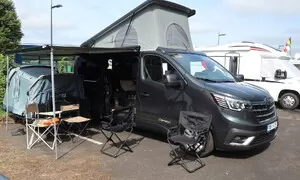 Autíčkář na cestách, Recenze & testy: Cesta do Le Mans: Obytňák Renault Wavecamper a stan Thule Outset v zátěžovém testu 