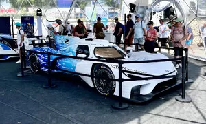 Zábavná auta stále mají budoucnost. Le Mans ukázalo, že nemusí být jen elektrická