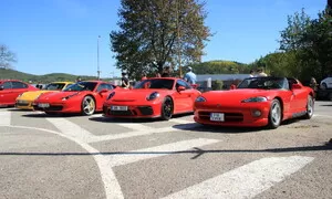 EDIT: Kafe&Káry vol. 53 v Kuřimi: od Trabantu po Ferrari, přeplněné parkoviště a pozvánka na další 2.8. v Blansku!