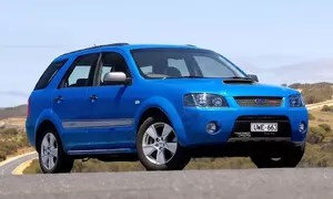 FPV F6X 270: Sedmimístné rodinné SUV, které ukrývalo srdce australského muscle caru
