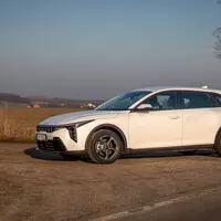 KIA K4 SPIN: Vymírající "obyčejné" auto