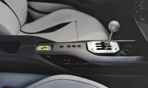 Ferrari 12Cilindri Manuale: Tradice proti inovacím