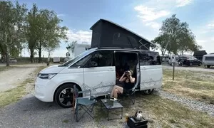 Recenze & testy: Stačí mít kde hlavu složit. Volkswagen California Beach Tour je zlatá střední cesta mezi komfortem a svobodou pohybu
