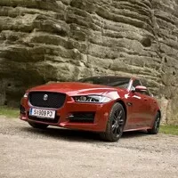 Ptejte se: Neokoukaný sportovní sedan střední třídy