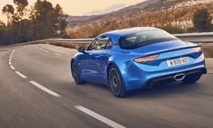 Sbohem, milovaná krásko. Alpine A110 byla jedním z nejryzejších řidičských aut 21. století – co s ní bude dál?