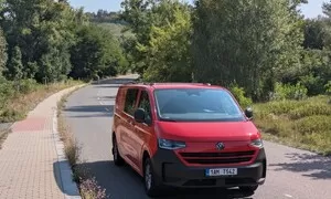Volkswagen Transporter Plus: Návrat k poctivému řemeslu v hasičském kabátě