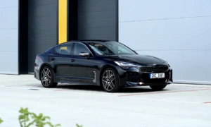 Bazarový snílek, Recenze & testy: Kia Stinger 3,3 T-GDi V6 AWD: Tak dobrá, až bych věřil, že sedím spíš v jistém bavorském voze
