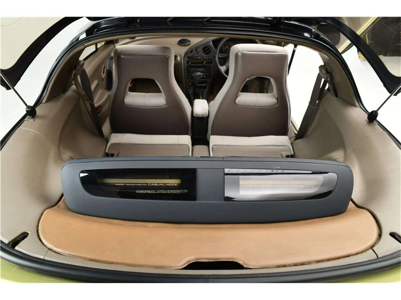 Sera Super Live Sound System (SLSS) | Zdroj: https://classiccars.com/listings/view/1176012/1990-toyota-sera-for-sale-in-scottsdale-arizona-85260