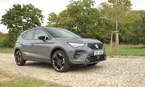 Zastaralá, nebo geniálně jednoduchá? Seat Arona 1.5 TSI se i po letech drží svého