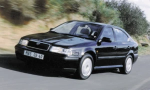 Škoda Octavia slaví třicet let od zahájení výroby. Je stodvacítkou přelomu milénia?