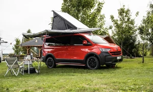 Novinky: Tohle není California! Volkswagen ukázal, jaké obytňáky staví z užitkové Caravelle