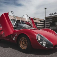 1967 Alfa Romeo Tipo 33 Stradale | Zdroj: https://monochrome-watches.com/the-petrolhead-corner-1967-2023-alfa-romeo-tipo-33-stradale/