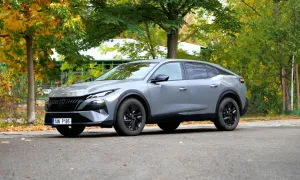 Recenze & testy: Peugeot 408 Allure Hybrid: Trocha stylu do každodenní šedi