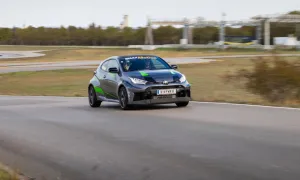 Autíčkář na cestách, Editorial: Výhody prémiových paliv OMV MaxxMotion Performance v praxi: Proč je dobré na pohonných hmotách nešetřit