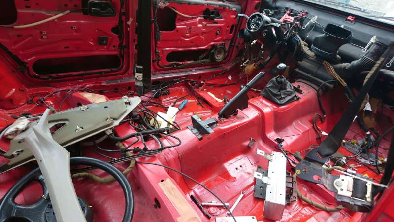 Rozebírání v plném proudu