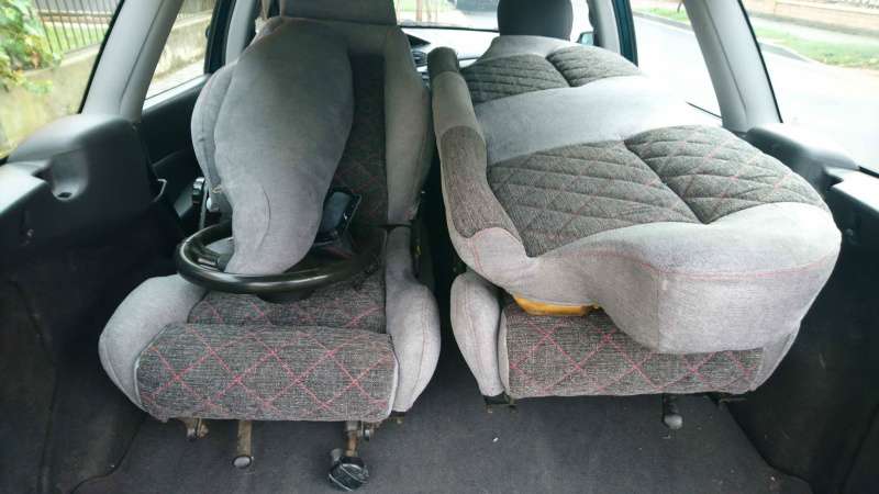 Tady už máme zrenovované čalounění