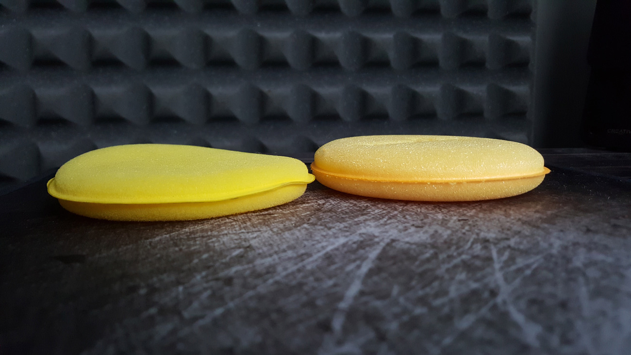 Rozdíl mezi aplikátory vlevo Čína, vpravo Meguiars