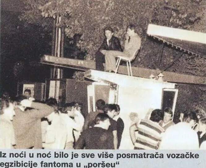 Pouliční diváci, připravení sledovat fantomovu jízdu, z dobového tisku, Actualidadmotor.com